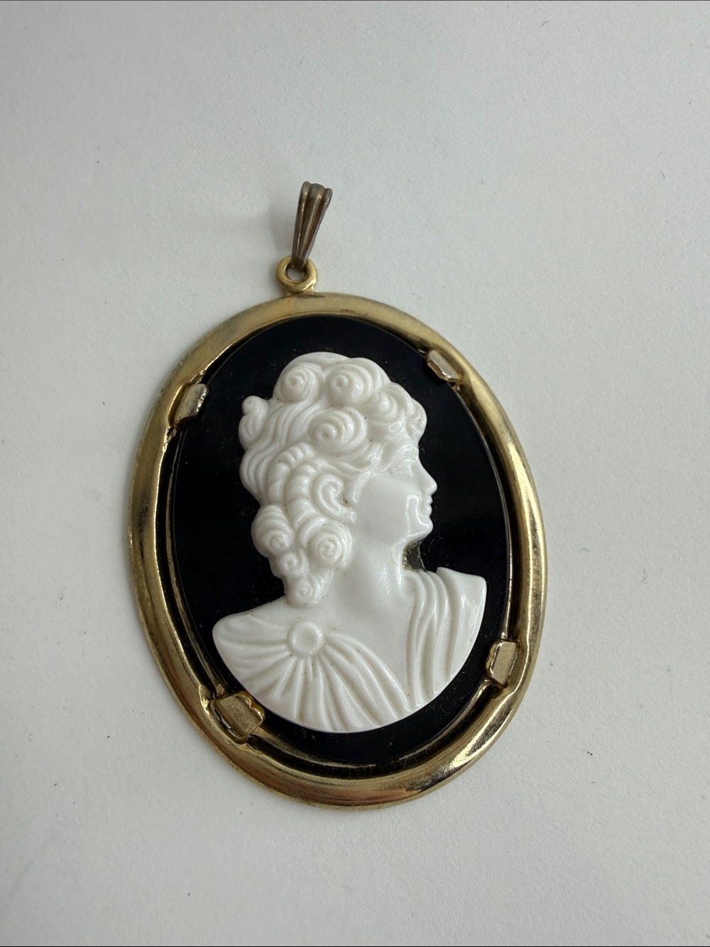 Vintage Mid Century Black and White Cameo Gold Prong Statement Pendant